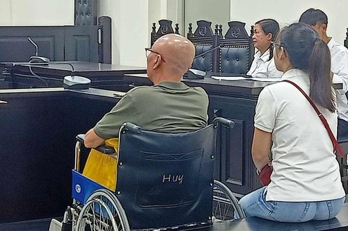 Tự khoe 'có quan hệ với lãnh đạo thành phố' để lừa tiền làm giấy tờ nhà đất