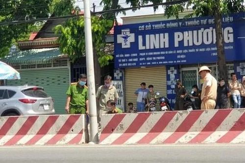 Tai nạn giao thông mới nhất 30/6/2024: nữ công nhân đâm dải phân cách tử vong