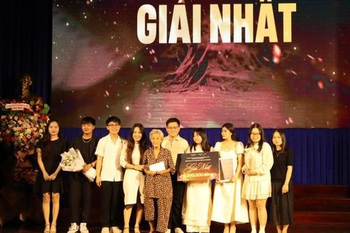 Liên hoan phim tài liệu: 'Thắp lửa nghề' cho sinh viên Báo chí