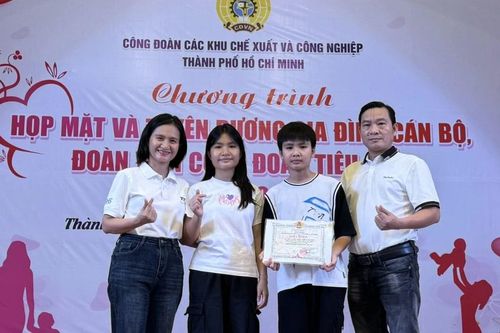 Tuyên dương gia đình công nhân hạnh phúc, tiến bộ