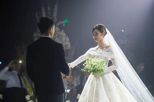 Ngắm loạt váy cưới lộng lẫy như công chúa của Midu