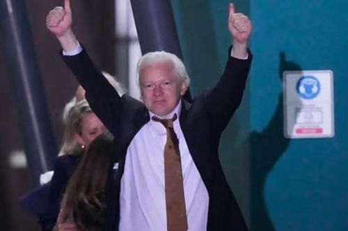 Vụ việc nhà sáng lập WikiLeaks: Vì sao Mỹ chấp nhận 'giơ cao đánh khẽ', ai đứng sau những 'cú quay xe'?