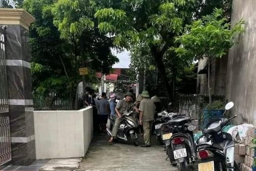 Thợ lái máy xúc mang dao chém 3 người thương vong