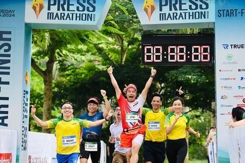 Tiền Phong Runners đua tài ở giải chạy Press Marathon 2024
