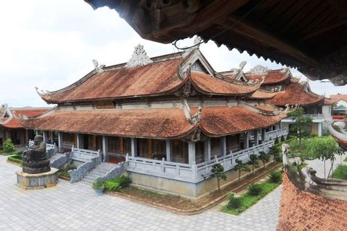 Bên trong ngôi chùa gỗ lớn nhất xứ Nghệ