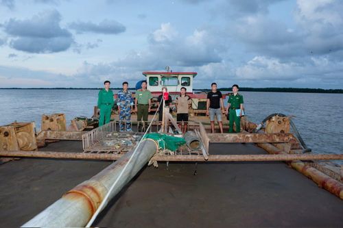 Bắt phương tiện khai thác cát biển trái phép