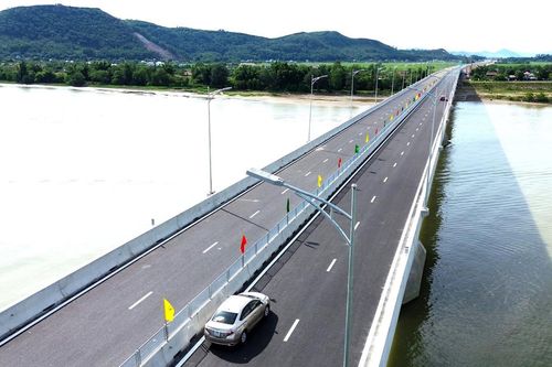 Ngắm cầu vượt sông dài nhất trên tuyến cao tốc Bắc - Nam