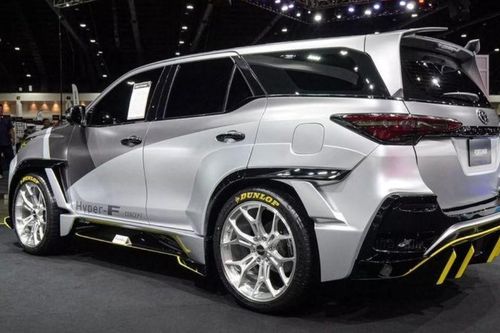 Chiêm ngưỡng Toyota Fortuner 'khoác' bộ bodykit mang phong cách xe đua cực 'chiến'