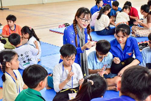 Gác lại cặp sách để vui hè