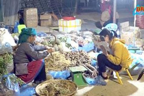 Đặc sắc chợ đêm phố núi Tủa Chùa