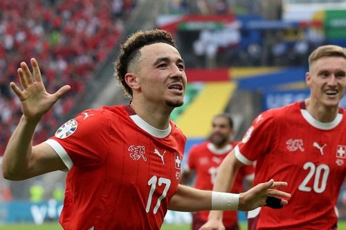 Chơi bạc nhược, 'Nhà vua' Italia bị phế truất