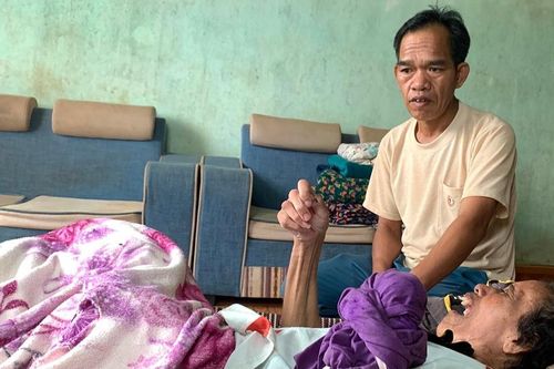 Kiệt quệ vì vợ chồng cùng mắc bệnh