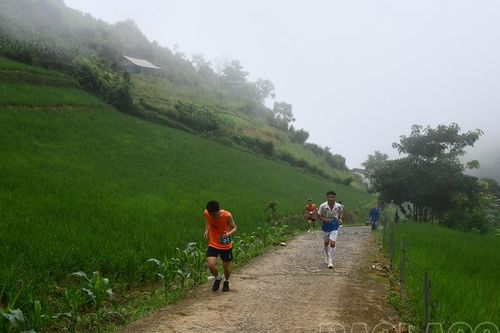 Si Ma Cai tổ chức giải leo núi 'Chinh phục đỉnh núi Dìn Phàng' lần thứ 2
