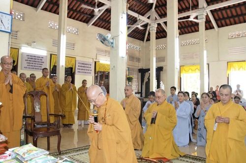 Ban Hướng dẫn Phật tử TP.HCM cúng dường 7 trường hạ các tỉnh, thành