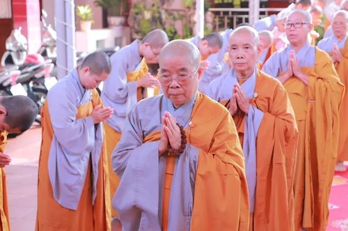 Phân ban Ni giới T.Ư thăm, sách tấn hành giả Ni các trường hạ thuộc 10 tỉnh thành miền Trung