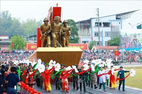 Bài 1: Để đi xa, bền vững và nhân văn phải bằng văn hóa