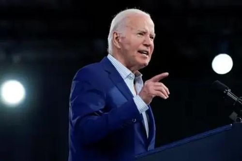 Tổng thống Biden nỗ lực dập tắt khủng hoảng niềm tin