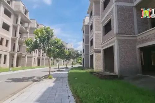 Nhà để hoang gây lãng phí tài nguyên đất đai