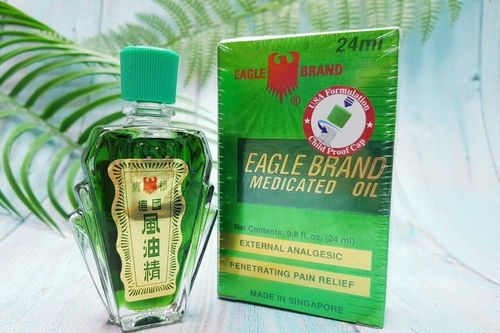 Đặt lọ dầu gió trong tủ quần áo, bạn sẽ thấy công dụng bất ngờ
