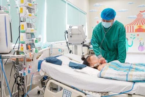 Bé gái 7 tuổi ở Yên Bái suy thận mạn giai đoạn cuối, bà nội 56 tuổi đã quyết tâm làm việc ý nghĩa này