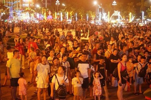 Phố đi bộ đầu tiên ở Thanh Hóa có gì mới lạ