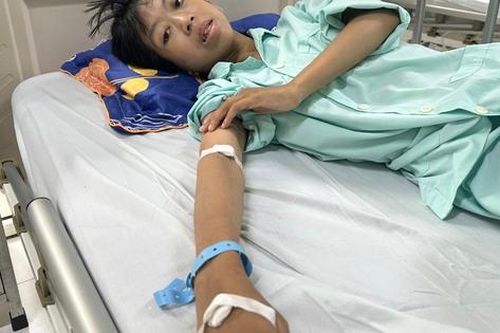 Gia đình em Bình bị suy thận mãn đón nhận tình cảm của bạn đọc hảo tâm