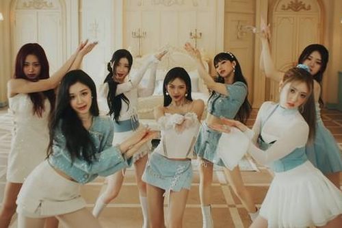 BABYMONSTER diện đồ thương hiệu Việt, phụ kiện đắt đỏ trong MV 'FOREVER'