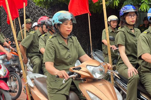 Ấn tượng 2 nữ thành viên của lực lượng tham gia bảo vệ an ninh trật tự ở cơ sở quận Hoàng Mai