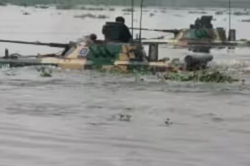 Xe tăng T-72 chìm trong lúc vượt sông, 5 binh sĩ Ấn Độ thiệt mạng