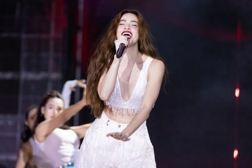 Hồ Ngọc Hà - Hương Giang và dàn sao Vbiz 'đốt cháy' sân khấu trường Đại học HUTECH