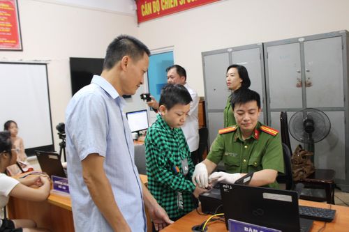 Hà Nội thu nhận 4.532 hồ sơ trong ngày đầu tiên triển khai cấp Thẻ căn cước