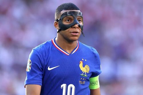Rắc rối quanh chiếc mặt nạ của Kylian Mbappé ở Euro 2024