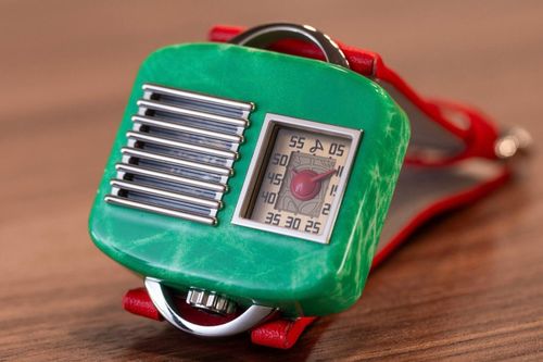 Xem giờ trên 'radio' 66.000 USD