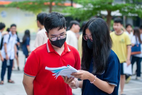 Một trường THPT ở Hà Nội có điểm chuẩn giảm 16,25 so với năm ngoái