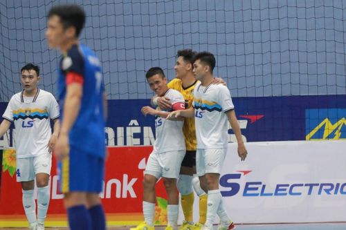 Quả bóng vàng Việt Nam tỏa sáng ở trận 'siêu kinh điển' futsal Việt