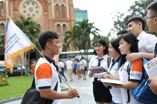 Tiêu chuẩn thành thạo ngoại ngữ của hướng dẫn viên du lịch quốc tế áp dụng từ 20/8/2024