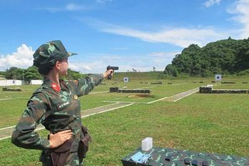 Hội thi bắn súng ở Quân khu 4