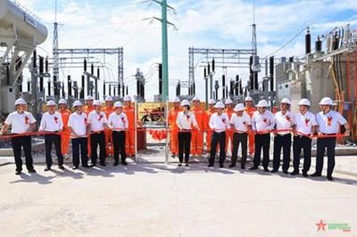 Gắn biển công trình chào mừng 55 năm thành lập Tổng công ty Điện lực miền Bắc