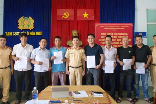 Doanh nghiệp vận tải ký cam kết không vi phạm trật tự an toàn giao thông đường bộ