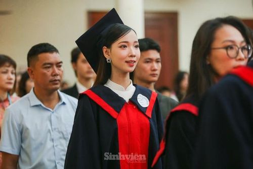 Học viện Phụ nữ Việt Nam trao bằng tốt nghiệp đợt 2 cho 209 sinh viên, học viên