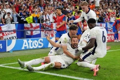 Chùm ảnh: Bellingham ghi siêu phẩm, Anh thắng ngược Slovakia ở EURO 2024