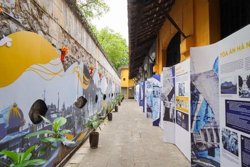 Thưởng lãm 'Một thoáng di sản' trên thành phố vì hòa bình
