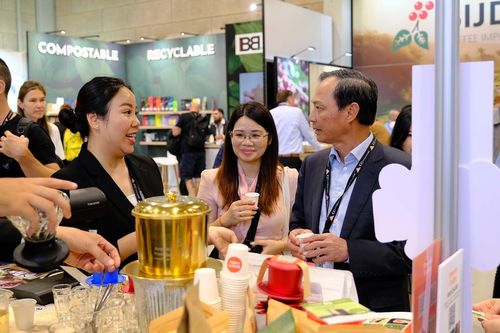 Đại sứ Việt Nam tại Đan Mạch cùng lan tỏa hương vị cà phê Việt tại Lễ hội cà phê thế giới Copenhagen 2024