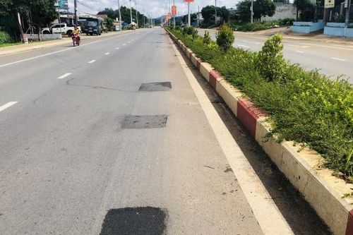 Gia Lai: Nguyên nhân khiến tuyến đường 90 tỷ mới bàn giao đã hư hỏng?