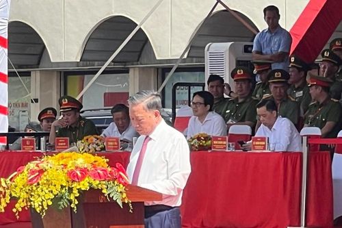 Ra mắt lực lượng tham gia bảo vệ an ninh, trật tự ở cơ sở