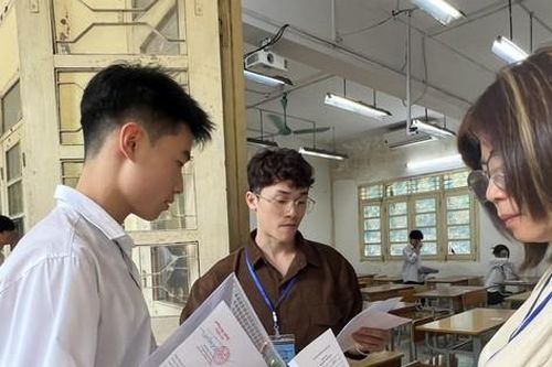 Cách xử lí bài Ngữ văn tốt nghiệp THPT chênh lệch điểm