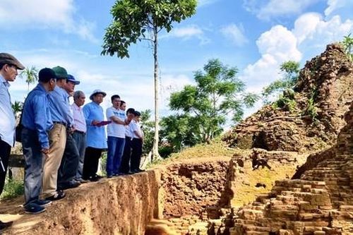 Phát hiện bất ngờ dưới lòng tháp Chăm cổ 1.000 năm tuổi