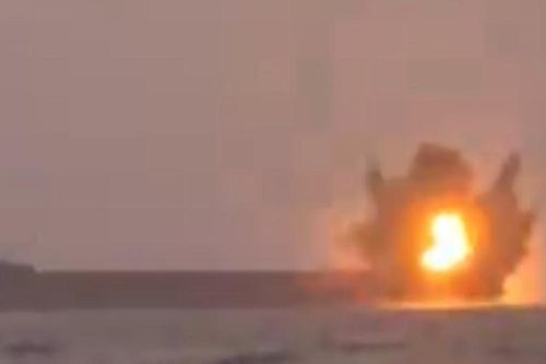 Houthi tung video xuồng không người lái tấn công tàu hàng trên Biển Đỏ