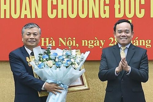 Thứ trưởng Bộ Nội vụ và 3 tướng lĩnh quân đội nghỉ hưu
