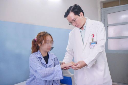 Điều trị thành công cho cô gái mắc bệnh lupus ban đỏ biến chứng đa cơ quan